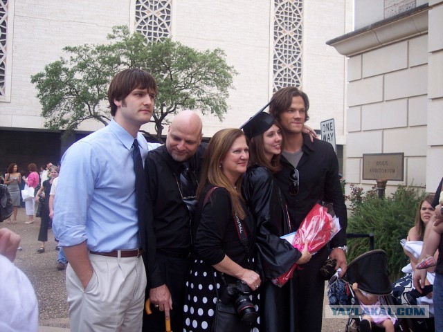 Знаменитости и их родные братья с сестрами