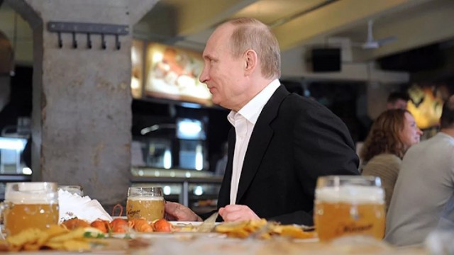 Зашел за бургером, а там очередь...