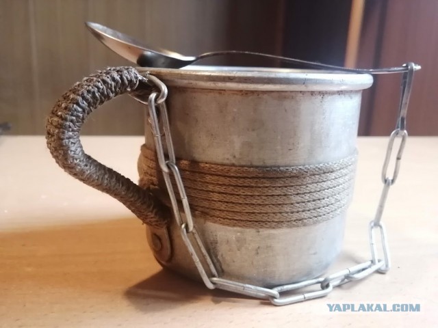 А из какой кружки вы пьёте на работе?