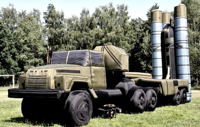 Эксклюзивные кадры попадания российской ракеты в украинский штурмовик Су-25 в районе Изюма Харьковской области.
