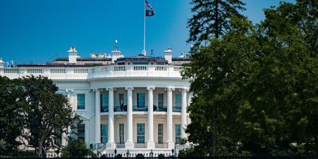 Белый дом: РФ не попала под пошлины США из-за переговоров