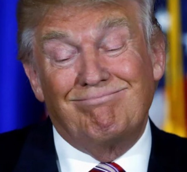 Конь из почётного караула насрал прямо на глазах у Трампа и короля Великобритании Карла III