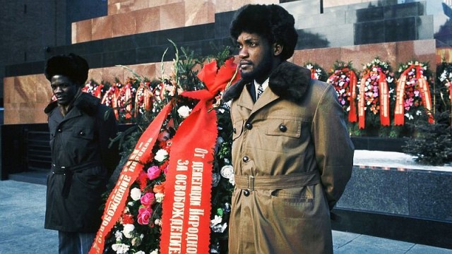 Красное на чёрном