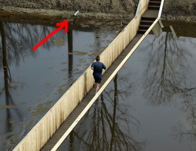 Мост ниже уровня воды