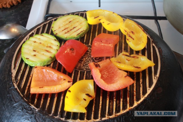 Вкусное обаяние Кулинарии, Повара ЯПа поздравляют милых дам!