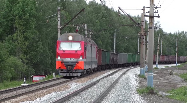 Самый мощный электровоз 2ЭС10-054 с 97 вагонами