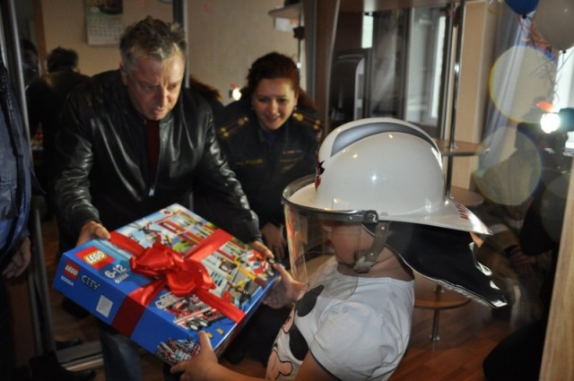 День рождения «по-пожарному» для мальчика-инвалида