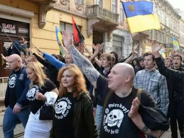 Дороги нет: в Донбассе взорван мост в Луганск