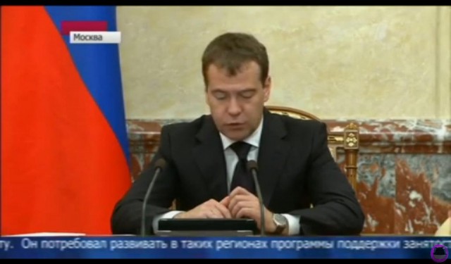 Крутые ребята против одной девушки