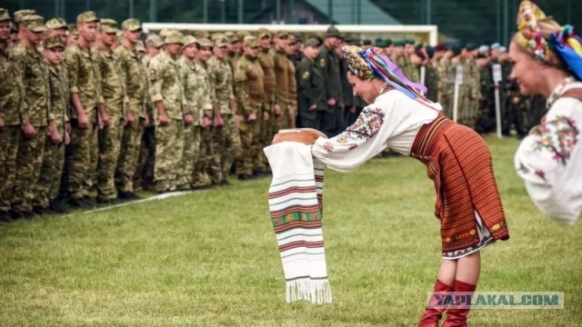 Разговор жительницы Геническа с русским военным
