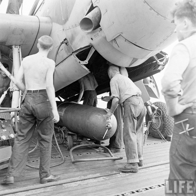 Настоящий Мститель от Grumman, а не поделка от Marvell. TBF/TBM Avenger.