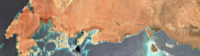 Опубликованы новые снимки, в том числе из космоса, строящейся «Зеркальной линии» в Саудовской Аравии