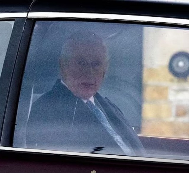 На фоне вбросов о смерти короля Чарльза III в Букингемском дворце показали новые фото монарха