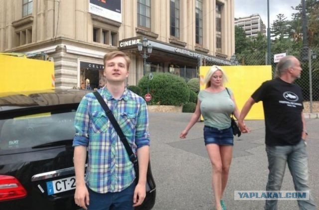 Фотография с поездки во Францию в семейный альбом!