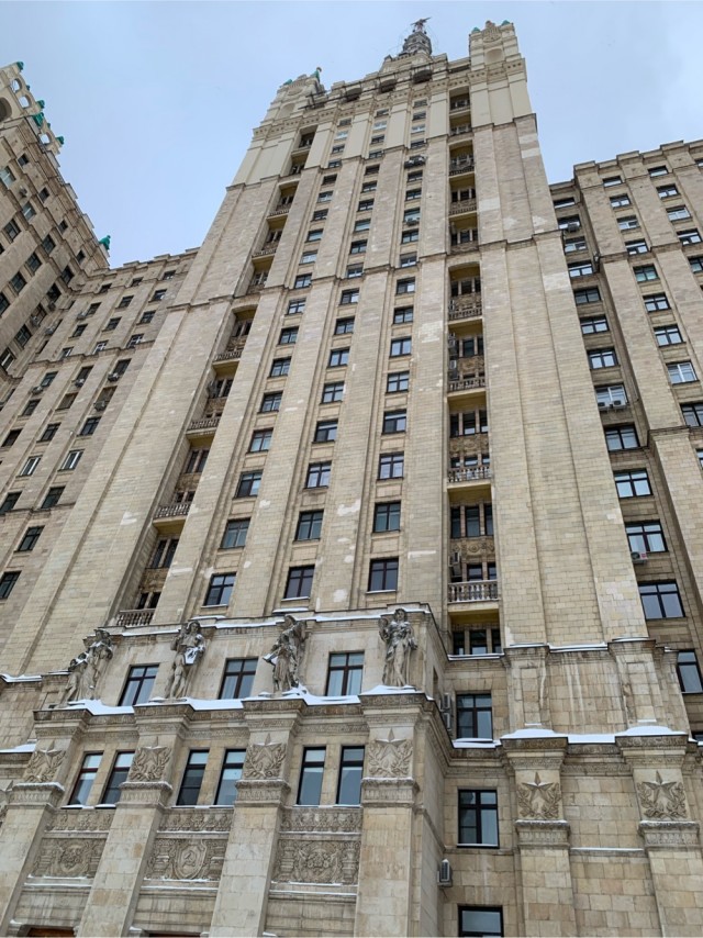 Ребята сняли квартиру в легендарной высотке на Котельнической набережной