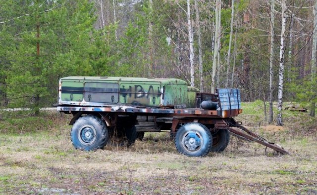 Заброшенная база военного снаряжения