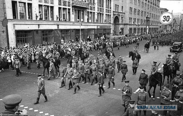 МИД Германии считает "парад военнопленных"...