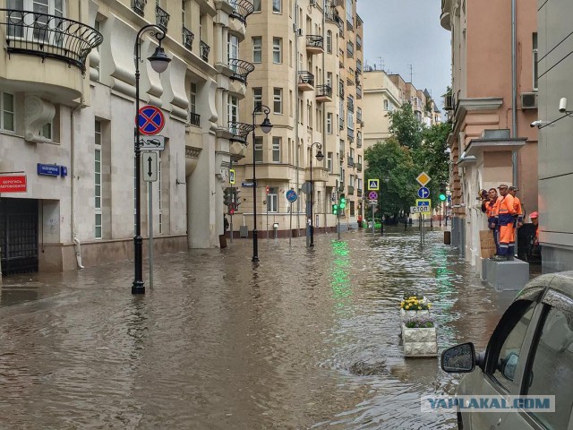 В Китае третьи сутки идут самые сильные дожди за последние 100 лет