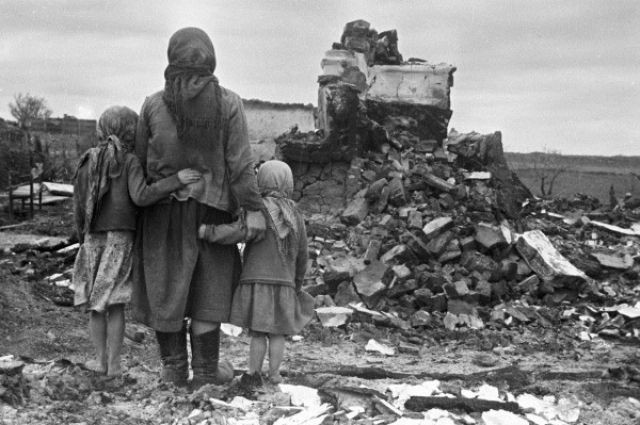 Взрыв на празднике. Как фашисты сбросили бомбу на играющих детей.