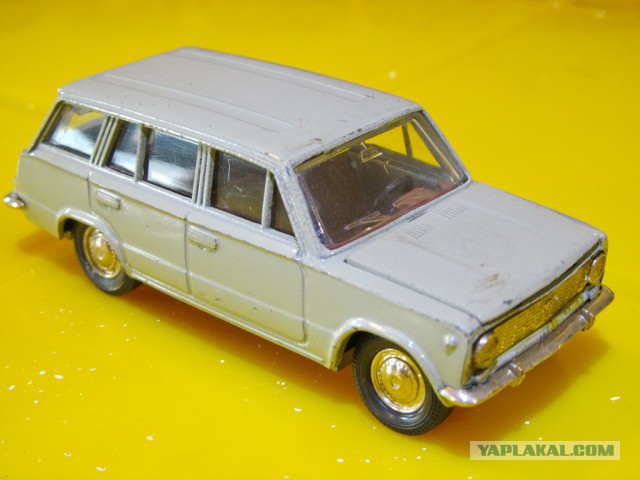 Модели автомобилей 1:43 СССР + бонусом модели Bburago и запчасти