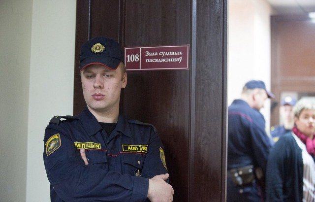 Беларусь: Бывшего начальника ГУПРа за сбор дани со школьных столовых приговорили к 14 годам с конфискацией