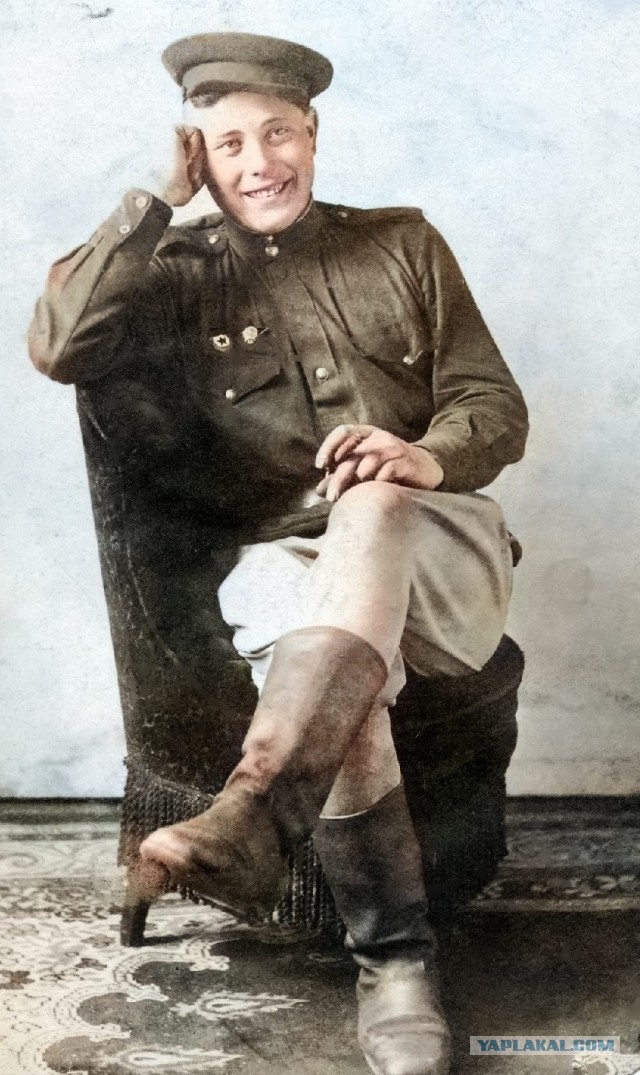 Нейросеть на хаялву раскрашивает фото к 9 мая