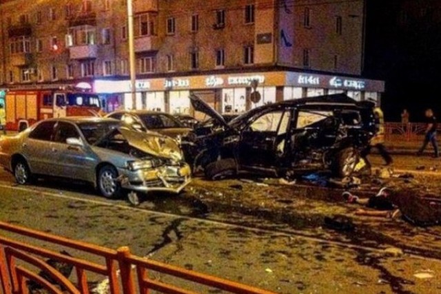 В Екатеринбурге неадекват, летая на скорости 200 км/ч, устроил ДТП, в котором погибли два человека