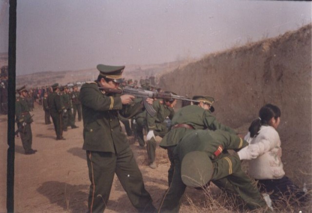 Китайская пропаганда: "...и никакого фотошопа!"