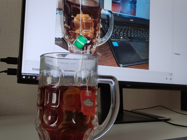 А из какой кружки вы пьёте на работе?