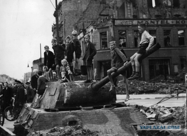 Цветные фотографии бронетехники времён Второй мировой войны