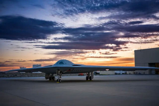 Бомбардировщик-невидимка B-21 совершил первый испытательный полёт