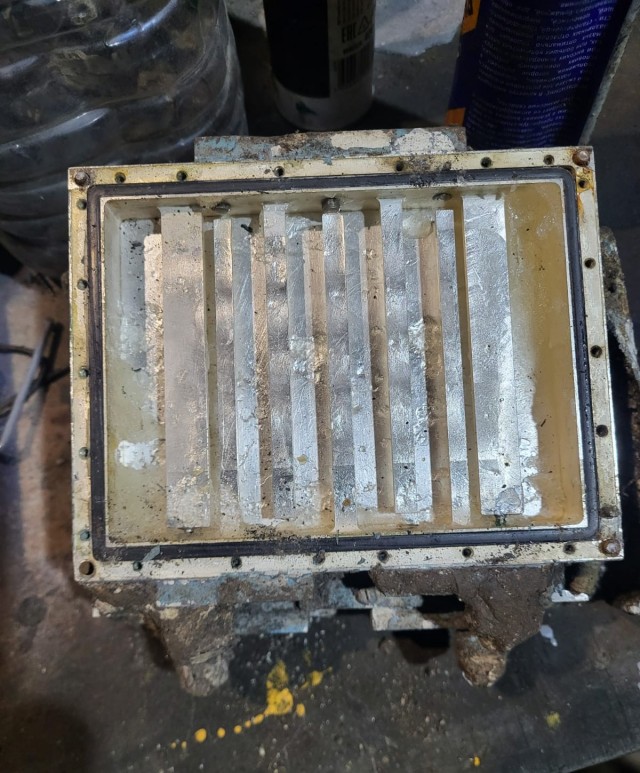 Накопал такую фиговину. Помогите идентифицировать!