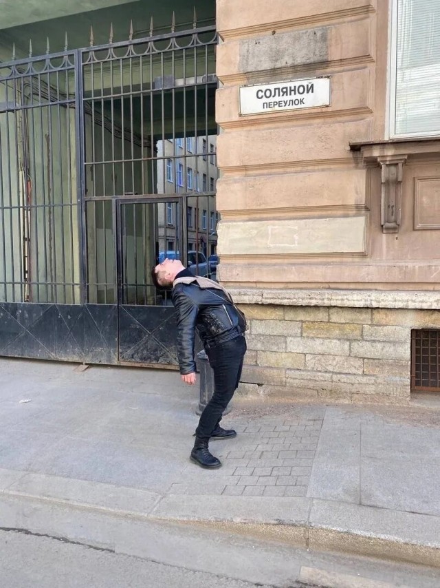 Ничего необычного, это сын Илона Маска, листаем ленту дальше