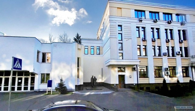 Памятники артистам и их ролям
