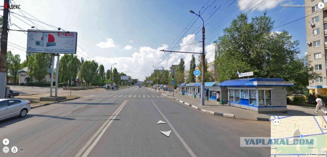 Как должен поступить водитель синего авто?