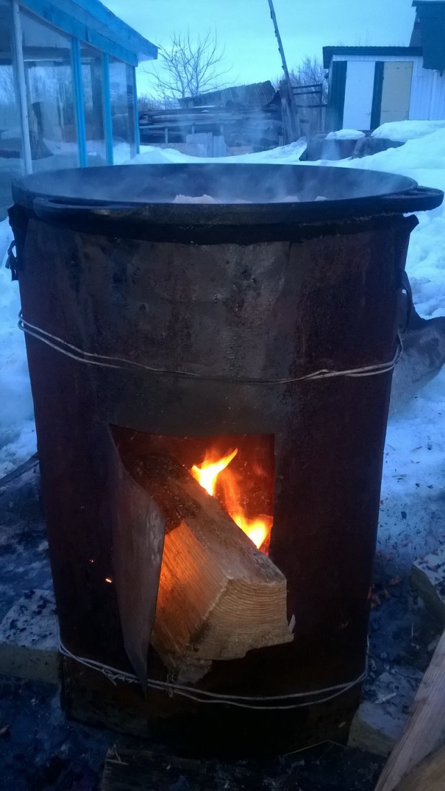 Простецкая печь для казанка
