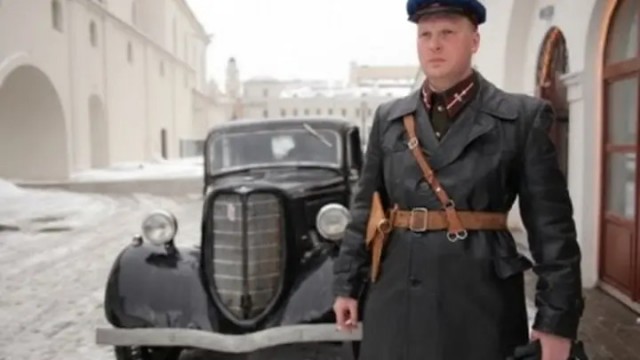 Пять полицейских отправили на вызов о порванном портрете Путина