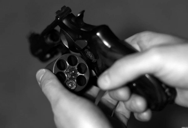 18-летняя москвичка чуть не проиграла в русскую рулетку