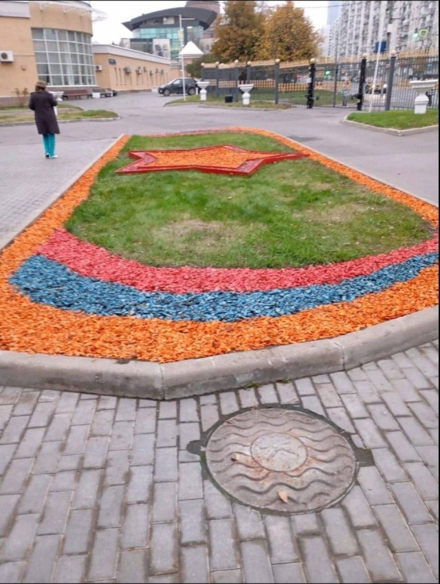 В Москве импортозаместили триколор