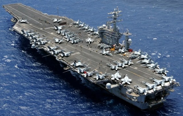 Китай построил макетный флот ВМС США «для военных учений»