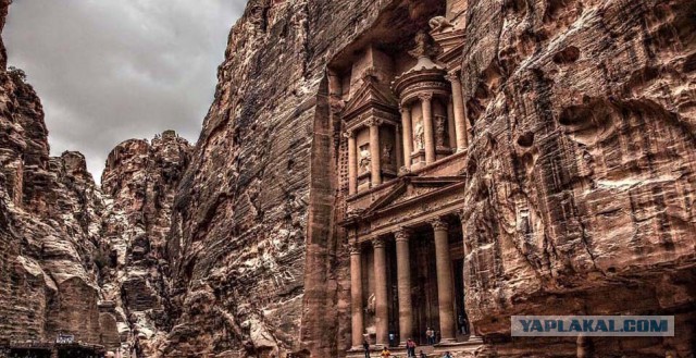Иордания. Петра. Эль-Хазне. Новодел после приличного потопа