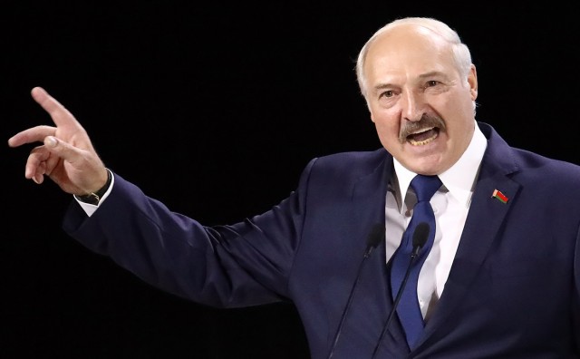 Лукашенко отправил правительство в отставку