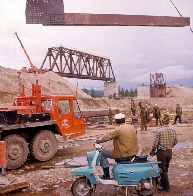 Фотографии прошлого с автомобилями, грузовиками и автобусами