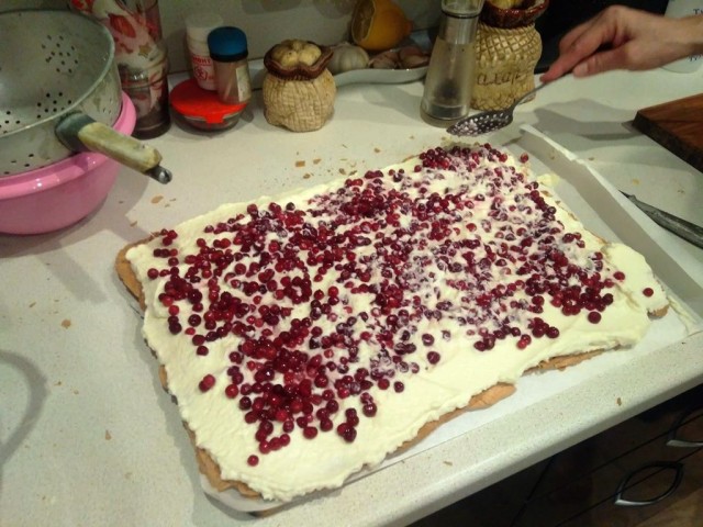 Рулет меренговый