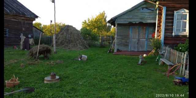Сарай из мешков с песком и глиной. Начало лета 2023