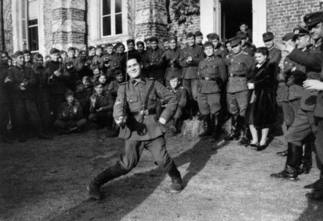 1942 год в 60 фотографиях