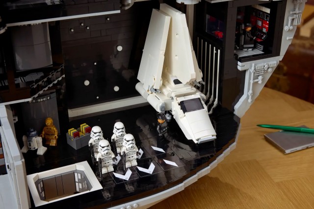 LEGO представила новый набор «Звезда смерти» с 9023 деталями и 38 минифигурками