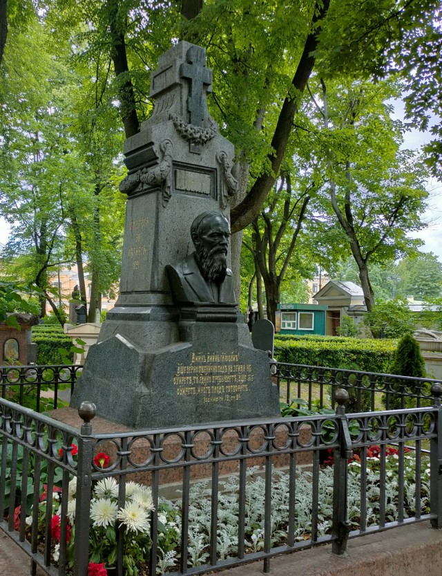 Надгробный монументализм.