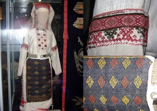 По реке плывёт кирпич