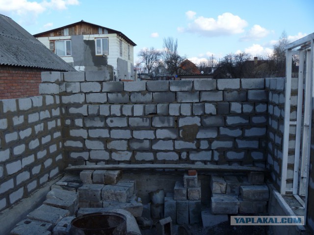 Постройка дома-гаража.
